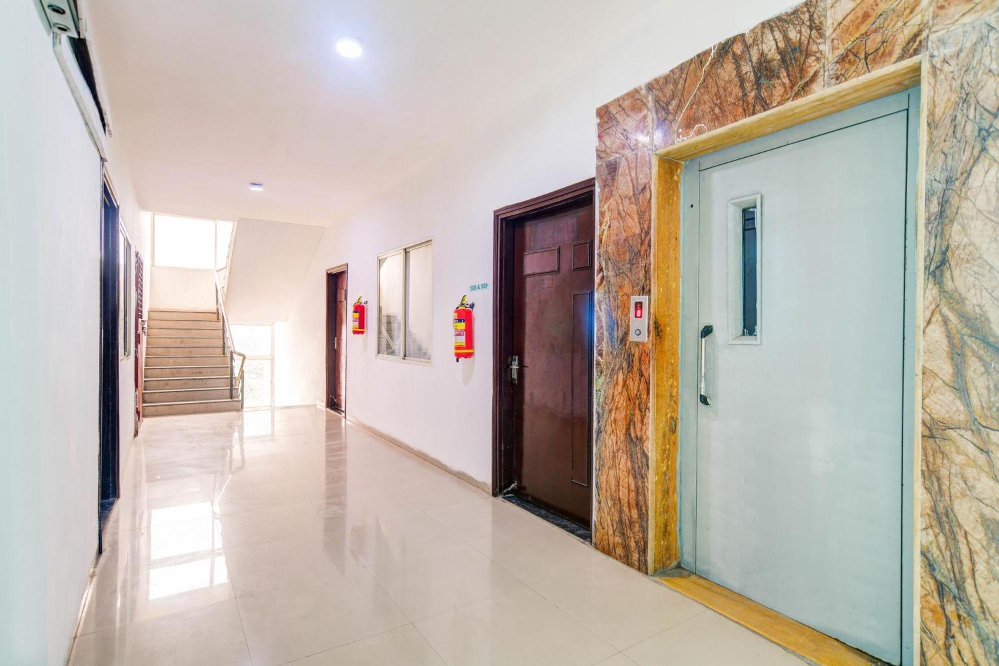 Super Hotel O Indraprasth Индаур Экстерьер фото