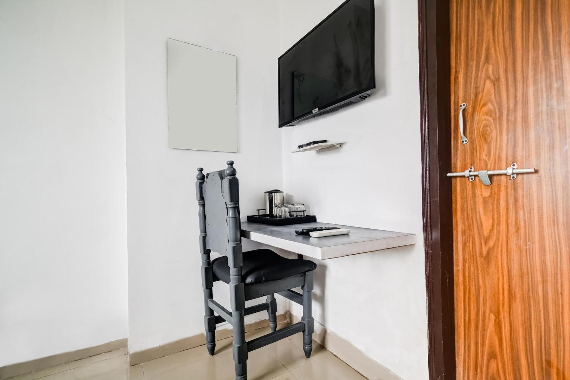 Super Hotel O Indraprasth Индаур Экстерьер фото